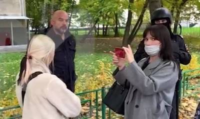 В Москве отец старшеклассницы открыл стрельбу из травмата возле школы - og.ru - Москва