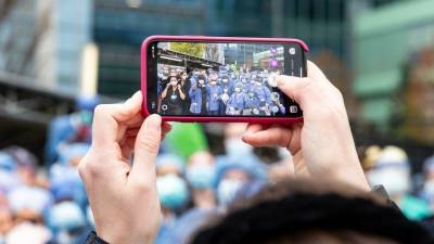 Как правильно дезинфицировать гаджеты? - 5-tv.ru