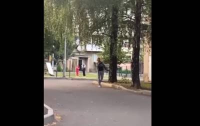 В Мукачево по улице разгуливала женщина с оружием - korrespondent.net - Украина - Львовская обл.