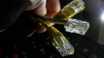 Олег Новицкий - Петр Дубров - Российские космонавты не смогли подключить Ethernet-кабель к «Науке» - iz.ru - Россия - Израиль