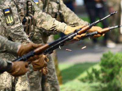 Боевики на Донбассе ранили украинского военного, он в тяжелом состоянии - gordonua.com - Россия - Украина - Крым - Луганская обл. - Донецкая обл. - Обстрелы