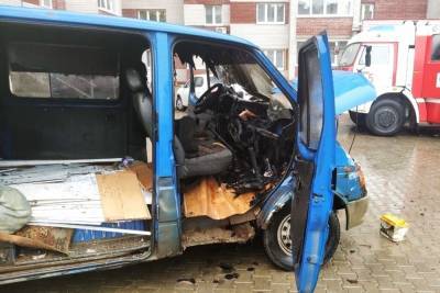 В Смоленске пожарные сражались с огнем в автомобиле - mk-smolensk.ru - Россия - Смоленск - Смоленская обл.