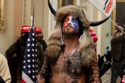 Дональд Трамп - «Шаман», штурмовавший Капитолий, признал вину: ему грозит 20 лет тюрьмы - sharij.net - США - Вашингтон - шт. Аризона