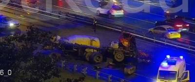 Видео: бетономешалка вылетела с эстакады в Москве и рухнула на шоссе - bloknot.ru - Москва