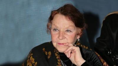 Иван Ургант - Нина Ургант - Ургант трогательно поздравил бабушку с днем рождения, рассказав историю из жизни - 5-tv.ru - РСФСР