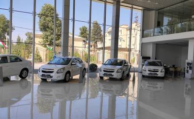 UzAuto Motors начала продажи автомобилей в Таджикистане. В это время в Узбекистане образовались огромные очереди на покупку авто - podrobno.uz - Узбекистан - Таджикистан - Ташкент