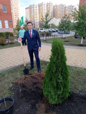 Юрий Гагарин - Космонавт Сергей Ревин посадил зеленую аллею в Липецке - lipetskmedia.ru - Россия - Липецк