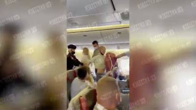 Опубликовано новое видео задержания пассажирки рейса Москва — Анталья - iz.ru - Москва - Сочи - Израиль