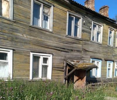 «Плывет, как корабль по волнам»: в Троицко-Печорске пятый год не могут расселить аварийный дом - bnkomi.ru - Россия - респ. Коми - Печорск - район Троицко-Печорский