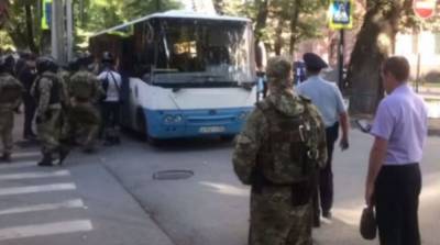 В Симферополе возле здания ФСБ задержали 40 человек - ru.slovoidilo.ua - Россия - Украина - Симферополь