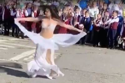 Танец живота: за что травят учительницу из Хабаровска - argumenti.ru - Хабаровск