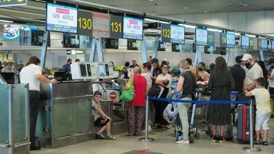 Илья Зотов - Московские аэропорты задержали и отменили свыше 30 рейсов - vm.ru - Москва