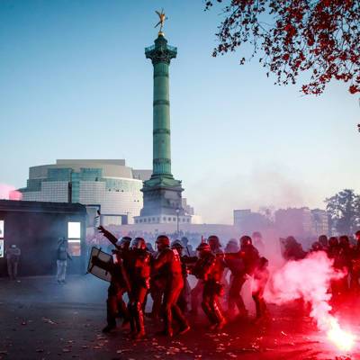Трое участников беспорядков задержаны во время манифестации в Париже - radiomayak.ru - Франция - Париж