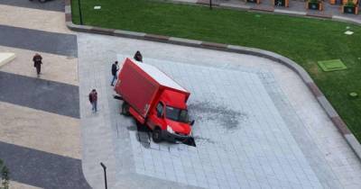 Виталий Кличко - Фонтан на Арсенальной площади, который повредил грузовик, отремонтировали (ВИДЕО) - dsnews.ua - Украина - Киев