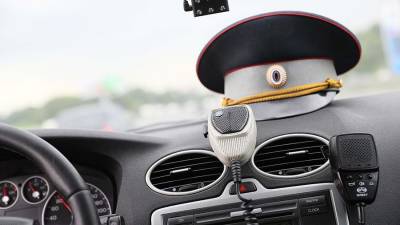 В Казани водитель Mercedes сбил инспектора ГИБДД - iz.ru - Израиль - респ. Татарстан - Казань
