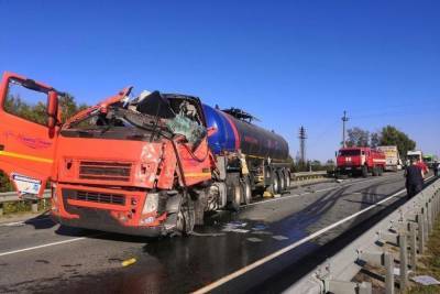 24-летний водитель грузовика Volvo погиб в ДТП с цистерной под Новосибирском - novos.mk.ru - Новосибирск - Новосибирская обл. - Кемерово