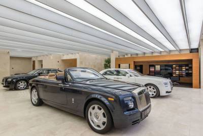В Чехии открылся первый официальный автосалон Rolls-Royce - vinegret.cz - Чехия - Прага