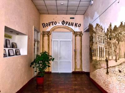 В Одессе школьные коридоры превратили в старинную улицу, а потом в виртуальный музей - odessa-life.od.ua - Украина - Одесса