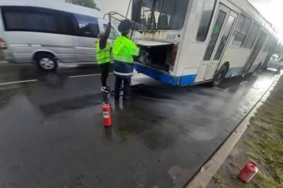 Петрозаводские автоинспекторы помогли потушить загоревшийся троллейбус - karel.mk.ru - Петрозаводск - республика Карелия