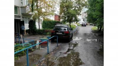 На ул. Бородина водители заняли чистые места на тротуарах - penzainform.ru - Пенза
