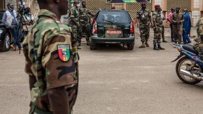 Альф Конде - Мамади Думбуя - Военные мятежники в Гвинее заявили о роспуске правительства - iz.ru - Израиль - Гвинея