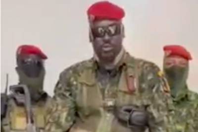 Альф Конде - Мамади Думбуя - Лидер мятежников объявил о роспуске правительства Гвинеи - aif.ru - Гвинея