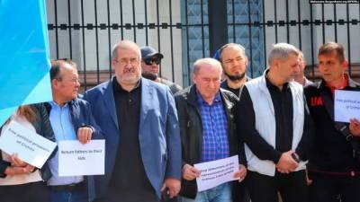 Под посольством РФ собрались экстремисты. Чубаров угрожает... - politnavigator.net - Россия - Украина - Киев - Крым - Симферополь