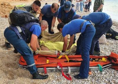 В Крыму на отдыхающих нудистов обрушился песчаный склон - bloknot.ru - Крым - Севастополь