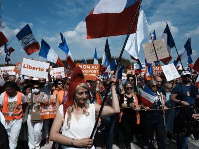 Во Франции - Более 140 тыс. человек пришли на акции протеста против санитарных пропусков во Франции - unn.com.ua - Украина - Киев - Франция - Париж