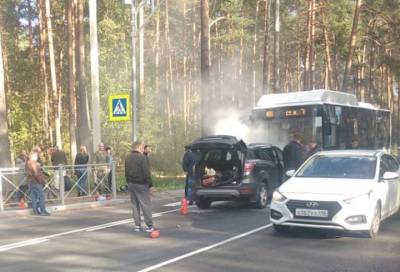 Питер Онлайн - В Ленобласти сразу трое человек пострадали в ДТП авто и автобуса - online47.ru - Ленинградская обл. - Санкт-Петербург