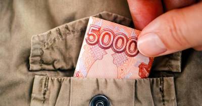 В Москве арендаторы выбросили диван с заначкой хозяйки в 300 тыс. руб. - ren.tv - Москва