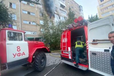 Во время пожара в уфимской многоэтажке огнеборцы спасли пять человек - ufa.mk.ru - Башкирия
