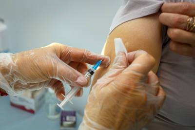 Сергей Нетесов - Новосибирские врачи объяснили важность вакцинации подростков от COVID-19 - runews24.ru - Россия - Китай - Италия