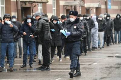 Полиция Петербурга просит выдворить из РФ 30 нелегальных мигрантов - interfax-russia.ru - Россия - Санкт-Петербург - Петербург