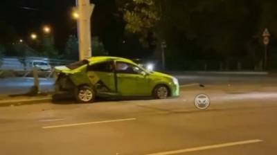 В Пензе машина такси попала в серьезную аварию на пр. Победы - penzainform.ru - Пенза