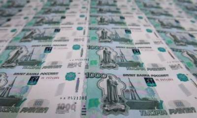 Рубль дешевеет вместе с аналогами и нефтью в американский выходной - smartmoney.one - Москва - США - Канада