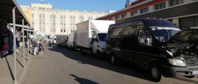Торговцев заменили их машины: улица Привозная превратилась в большую парковку - w-n.com.ua - Одесса