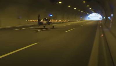 Лётчик впервые пролетел на самолёте через два автомобильных тоннеля - topwar.ru - Италия - Стамбул