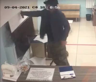 В Красноярске мужчина разгромил ветклинику топором из-за смерти собаки - znak.com - Красноярск