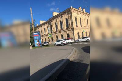 ДТП заблокировало въезд на Литейный мост - spb.mk.ru - Санкт-Петербург