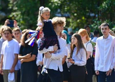 Елена Драпеко - В Госдуме предложили петь гимн России в школах на госпраздниках - govoritmoskva.ru - Москва - Россия