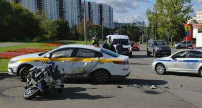 В Москве таксист сбил ехавшего по встречке сотрудника ДПС на мотоцикле - tvc.ru - Москва
