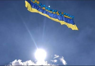 Над донецким аэропортом подняли украинский флаг, видео | Новости и события Украины и мира, о политике, здоровье, спорте и интересных людях - real-vin.com - Украина - Киев - Донецк - Краматорск - Донецкая обл.