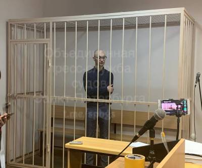 Алексей Навальный - Петербургского художника посадили на 3 года за нападение на омоновца на митинге 31 января - znak.com - Россия - Санкт-Петербург