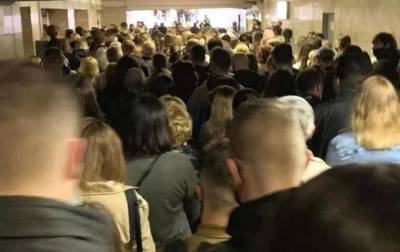 Коллапс в метро Киева: на станции Позняки огромная очередь - korrespondent.net - Украина - Киев