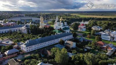 Сергей Волков - Ульяновцы привезли в Коломну голову динозавра и накормили туристов - ulpravda.ru - Московская обл. - Ульяновская