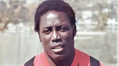 Скончался находившийся 39 лет в коме французский футболист Жан-Пьер Адамс - 5-tv.ru - Франция