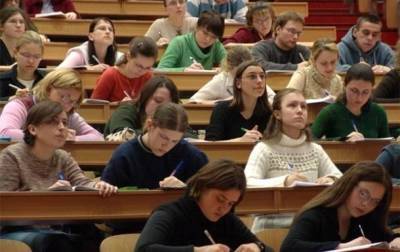 Стипендии станут больше, но получат их меньше студентов - korrespondent.net - Украина