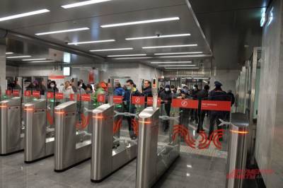 На Сокольнической линии московского метро загорелся вагон поезда - aif.ru - Москва