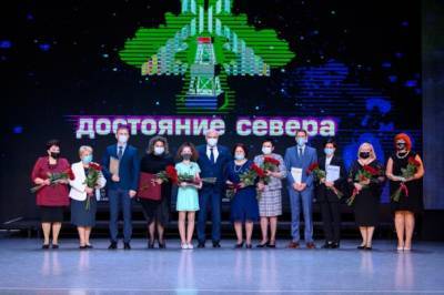 Владимир Уйба - Владимир Уйба вручил госнаграды усинцам - bnkomi.ru - респ. Коми - Усинск